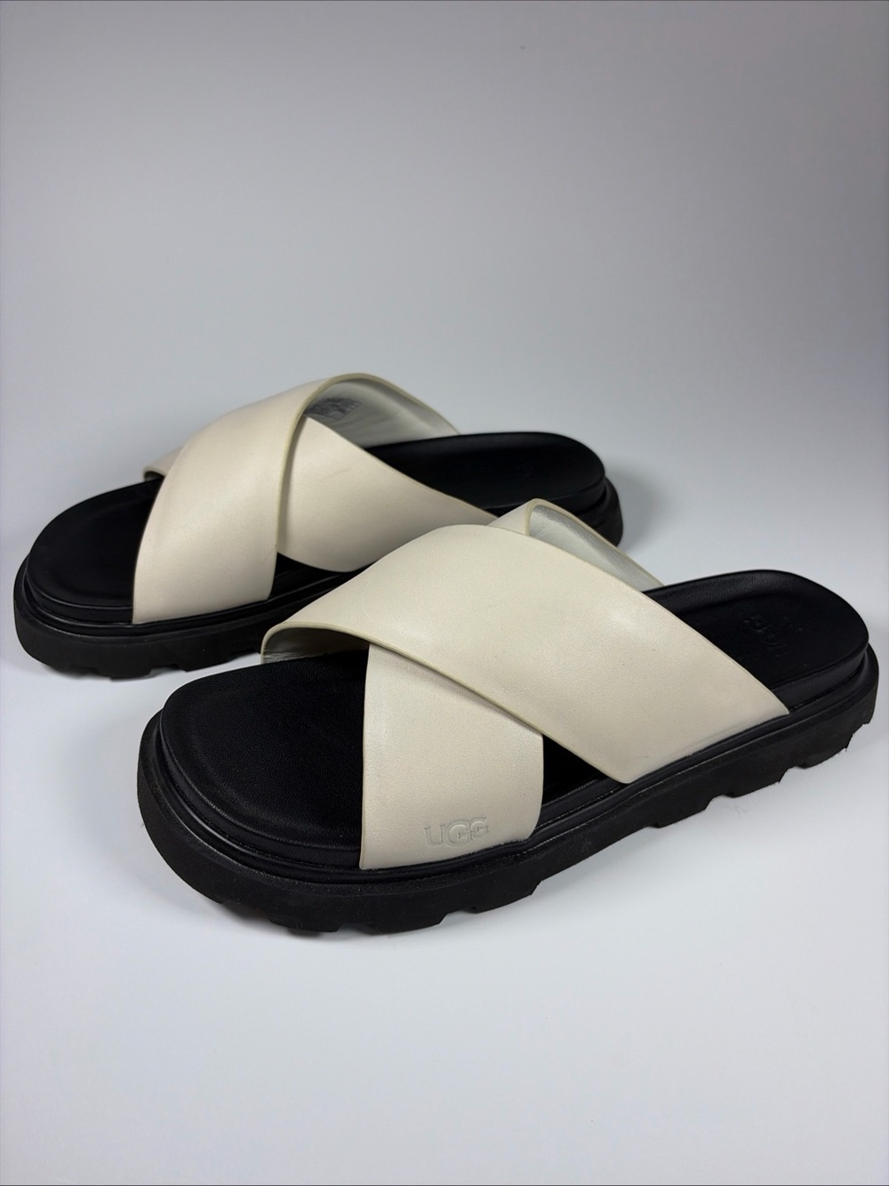 UGG Capitelle Leather Cross Strap Slide Sandals Size 10